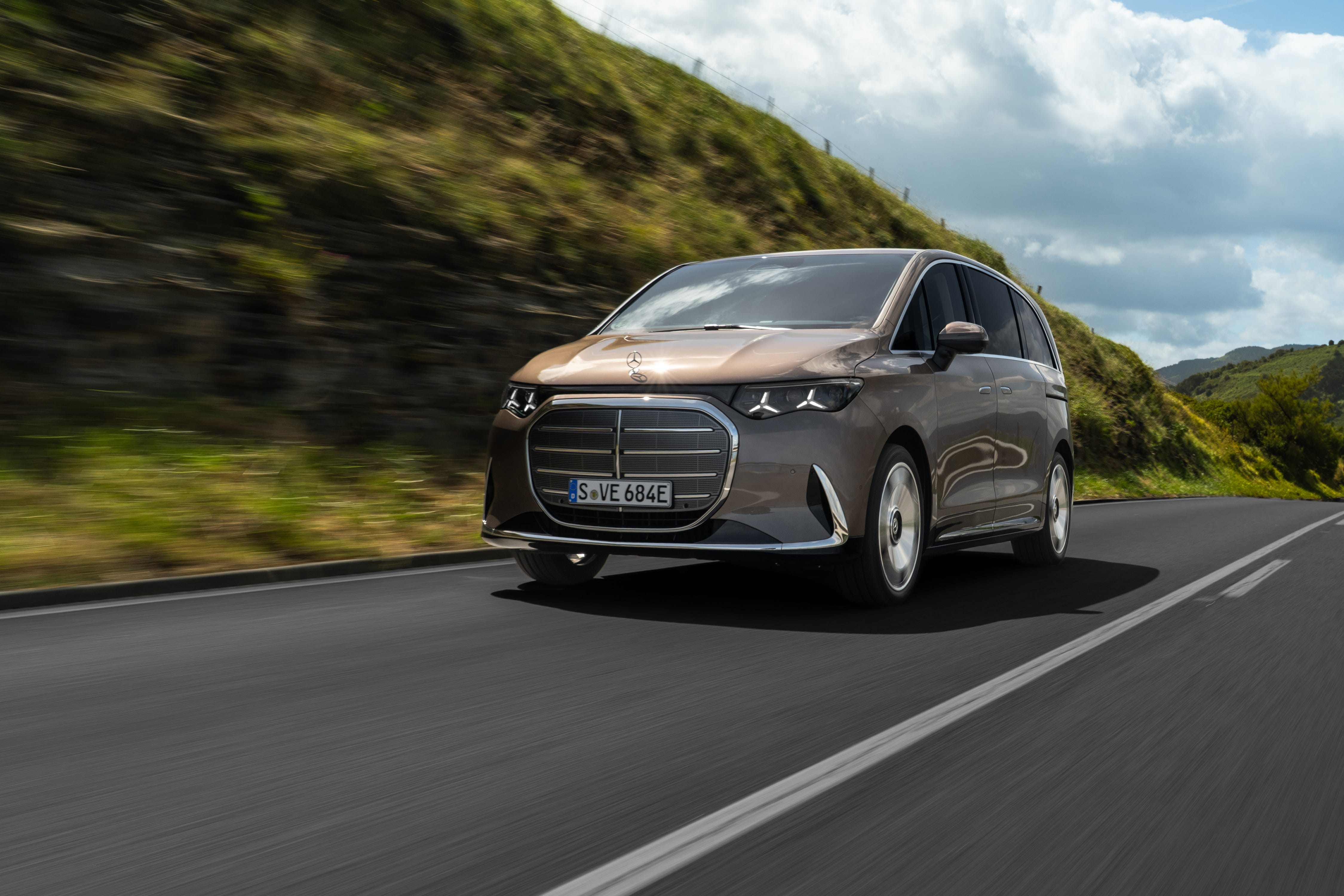 مرسيدس بنز VLE-Class EV 2028: سيارة سيدان كهربائية فاخرة تسد الفجوة بين الفخامة والعملية